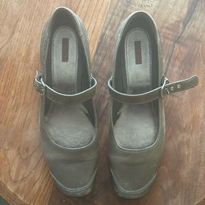 Ecco olive green leather flats